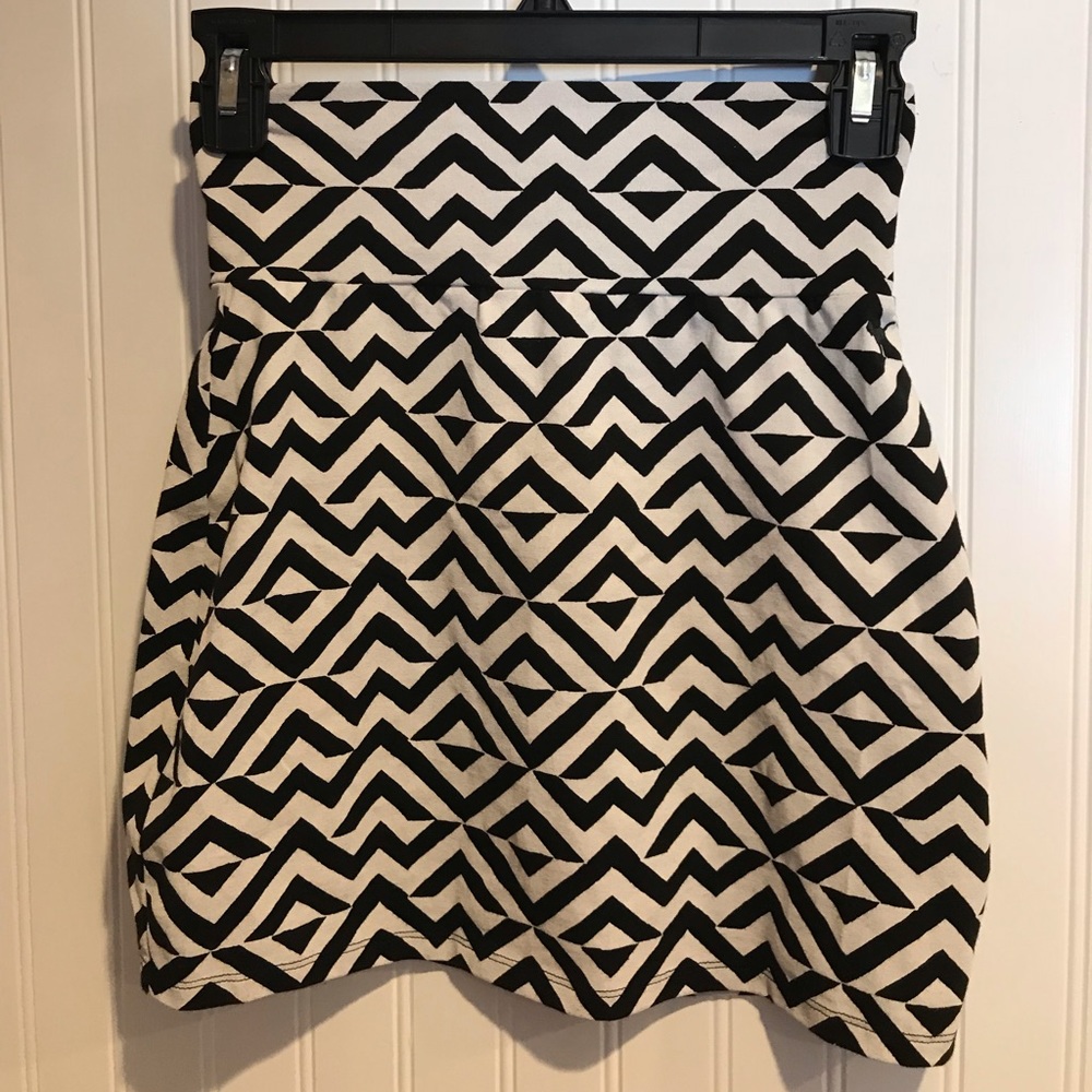 PINK High-Waisted Form Fitting Skirt